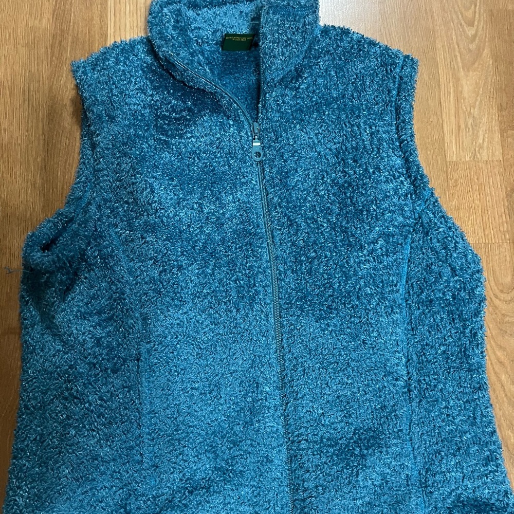 Cabelas fuzzy vest size L